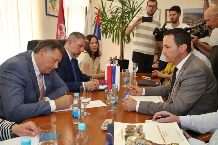 Додик - Ћурић: Настављају се све започете инвестиције, приоритет путна инфраструктура