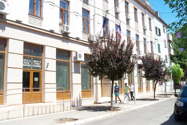 Град Требиње објавио Јавни позив за додјелу вишедневног путовања за изузетно успјешне студенте