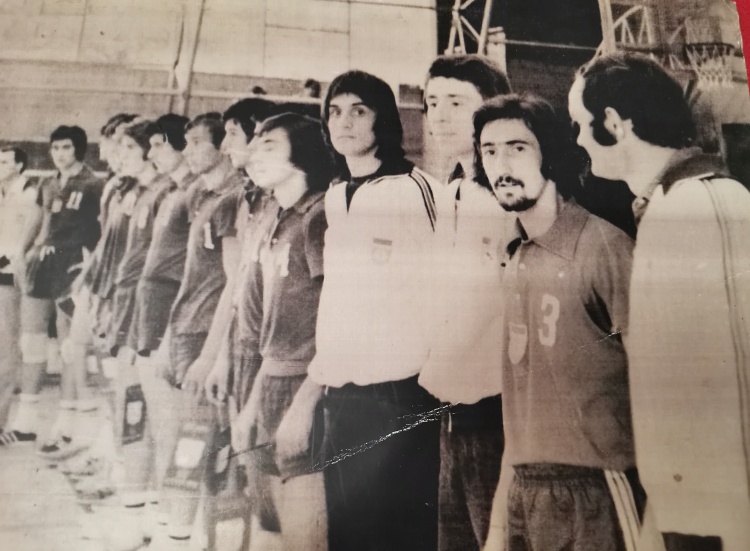 Dragan Klarić (četvrti zdesna) u omladinskoj reprezentaciji Jugoslavije, pobjednici Balkanskog prvenstva 1974. godine.jpg (124 KB)