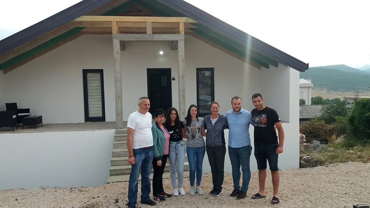 Нови дом за породицу Радовановић из Билеће никао за пет дана