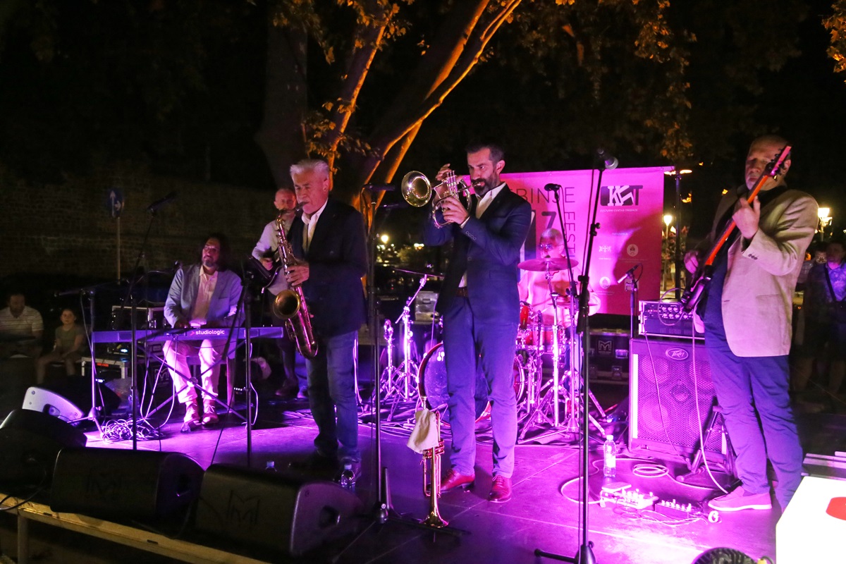 Kонцертом Јована Маљоковића и Балкан Салса Бенда почео први џез фестивал у Требињу