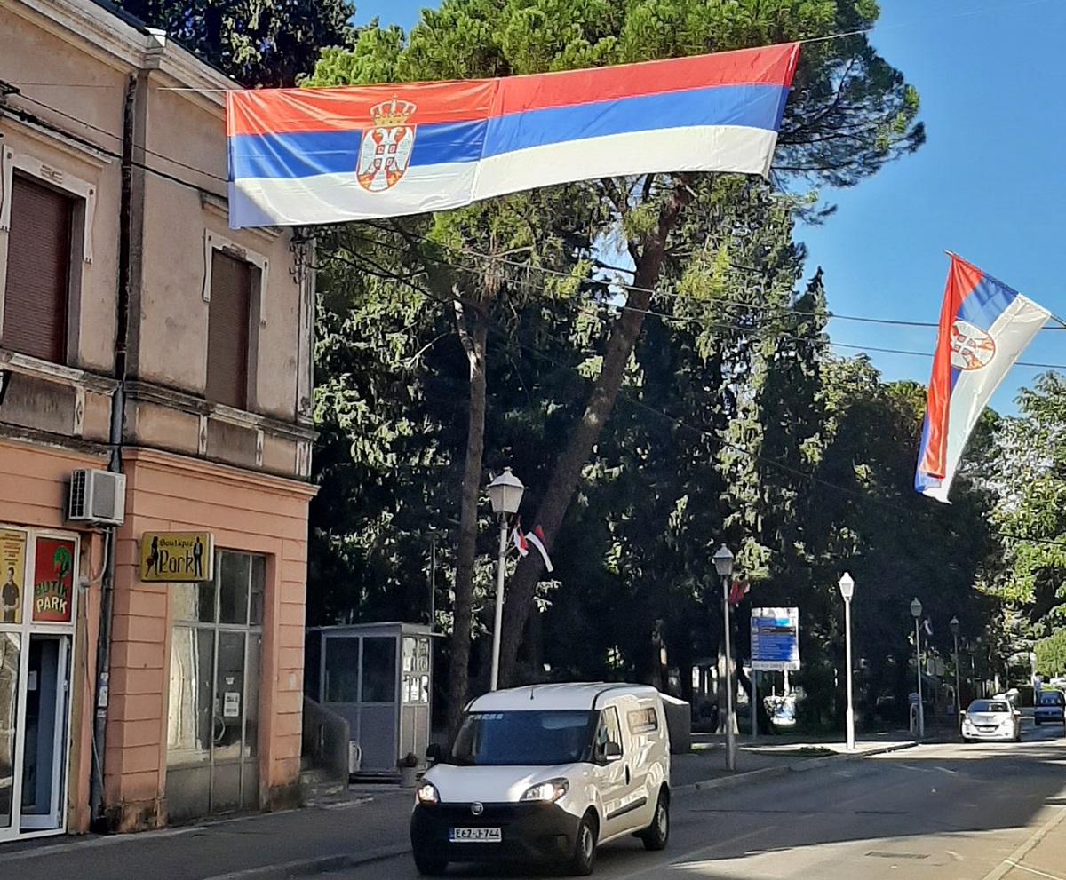 Требиње обиљежава Дан српског јединства, слободе и националне заставе
