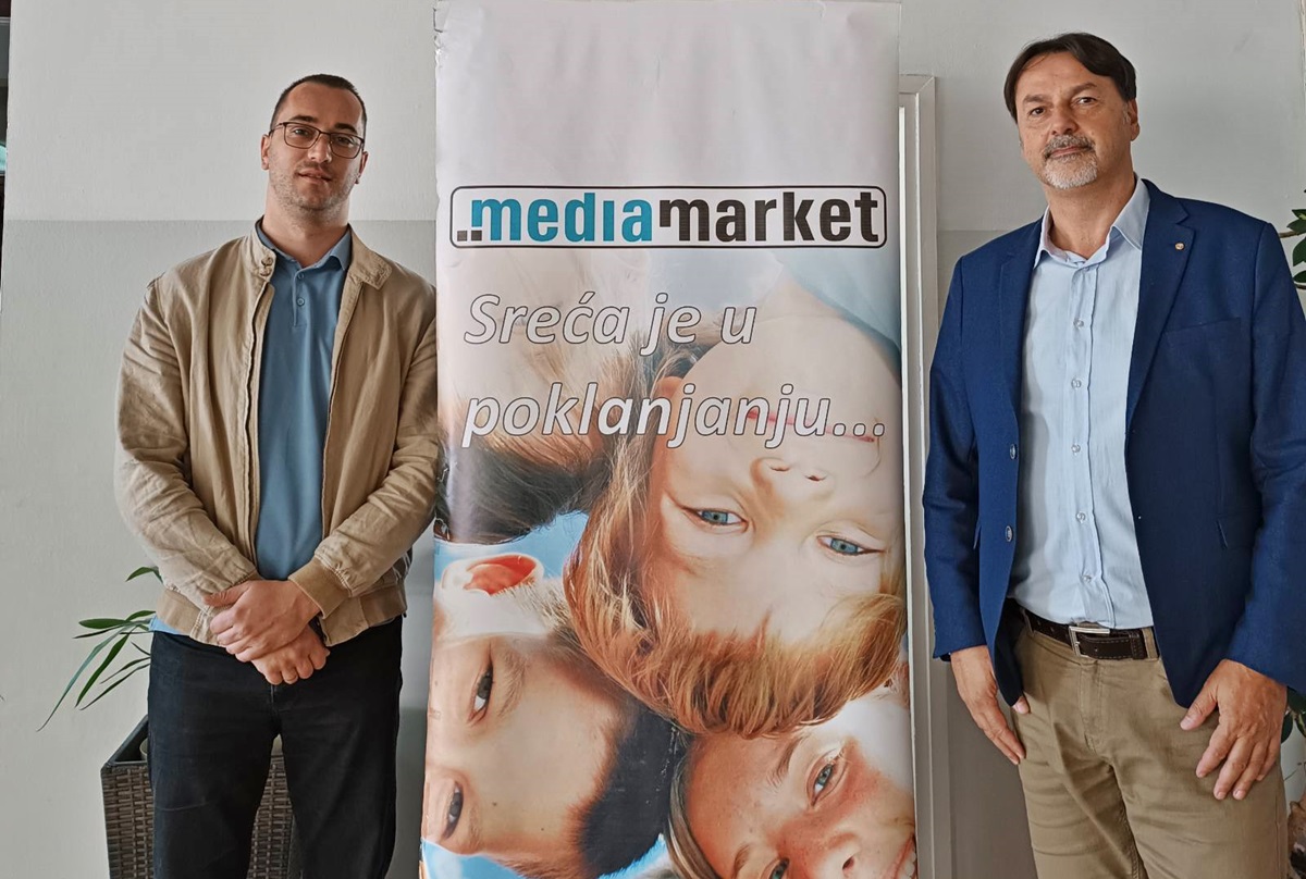 Компанија „Медиа Маркет“ донирала 10 рачунара за школу у Полицама