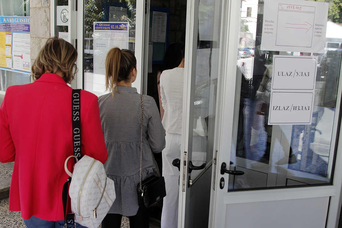 До 15 часова гласало 46 одсто грађана, највећа излазност на Љубомиру и у Горици