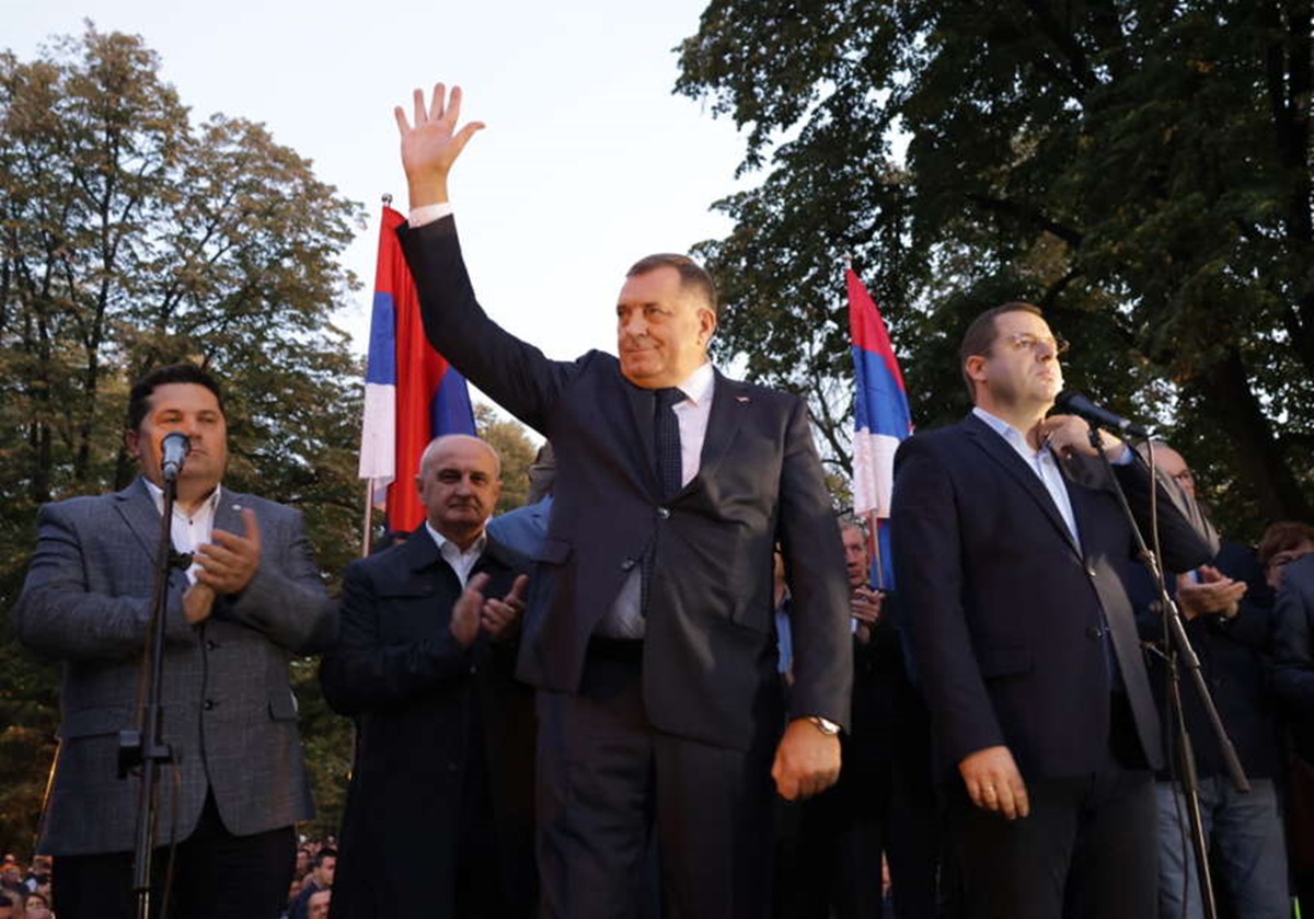 Додик на митингу пред више десетина хиљада људи: Не треба нико да ме брани, већ да ме бира народ