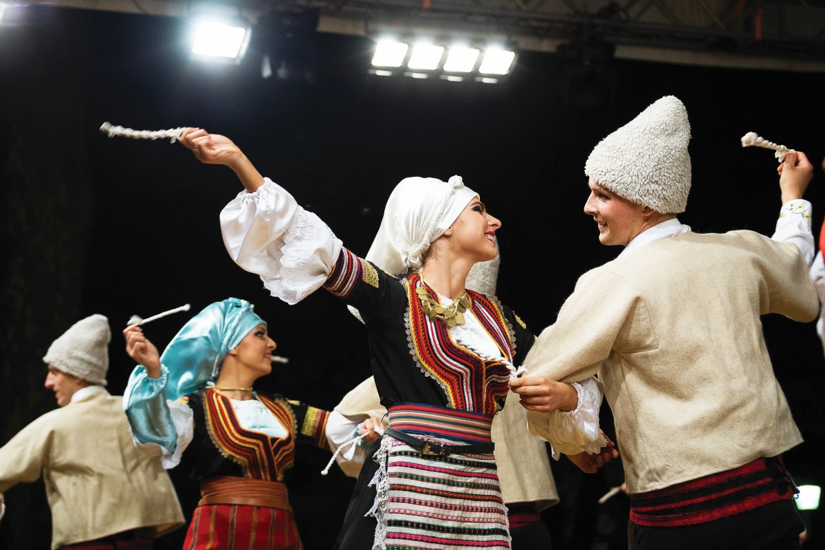 Bosilegradsko Kraji&scaron;te-no&scaron;nje momaka i djevojaka.jpg (311 KB)