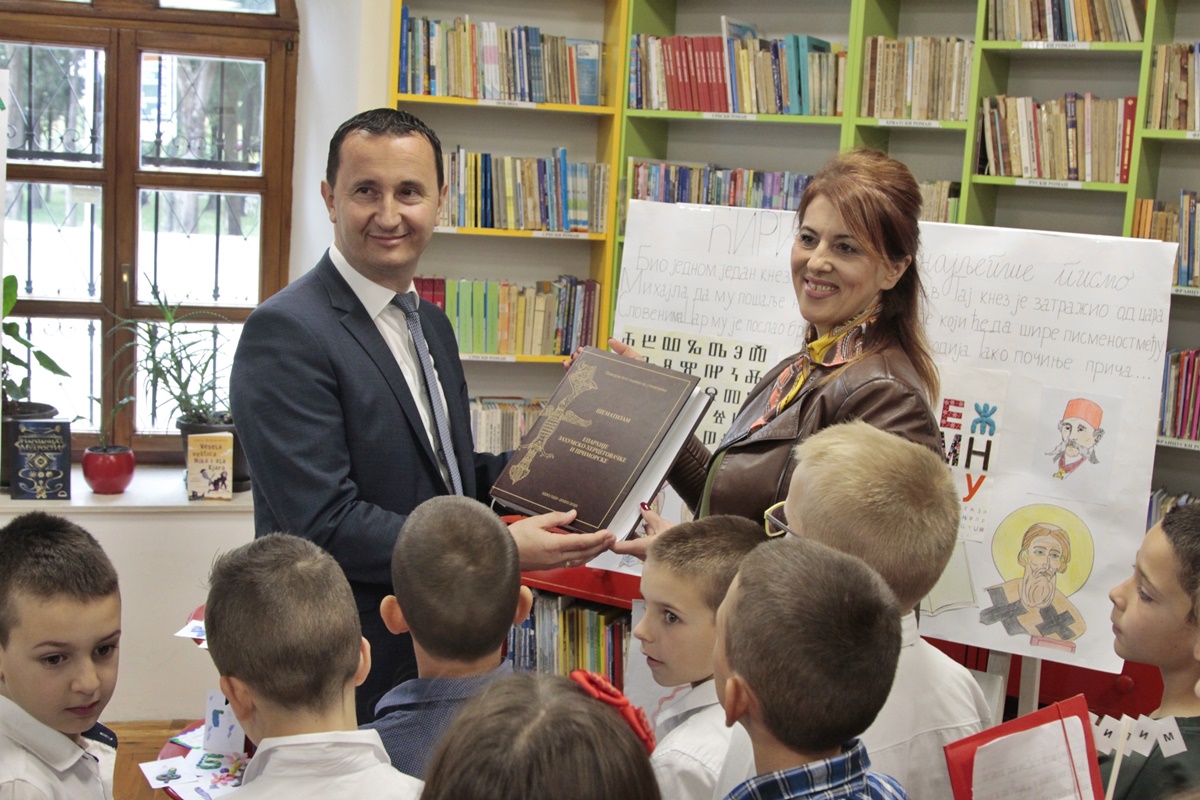 Ћирилица је наше писмо, најљепше писмо које морамо користити и чувати