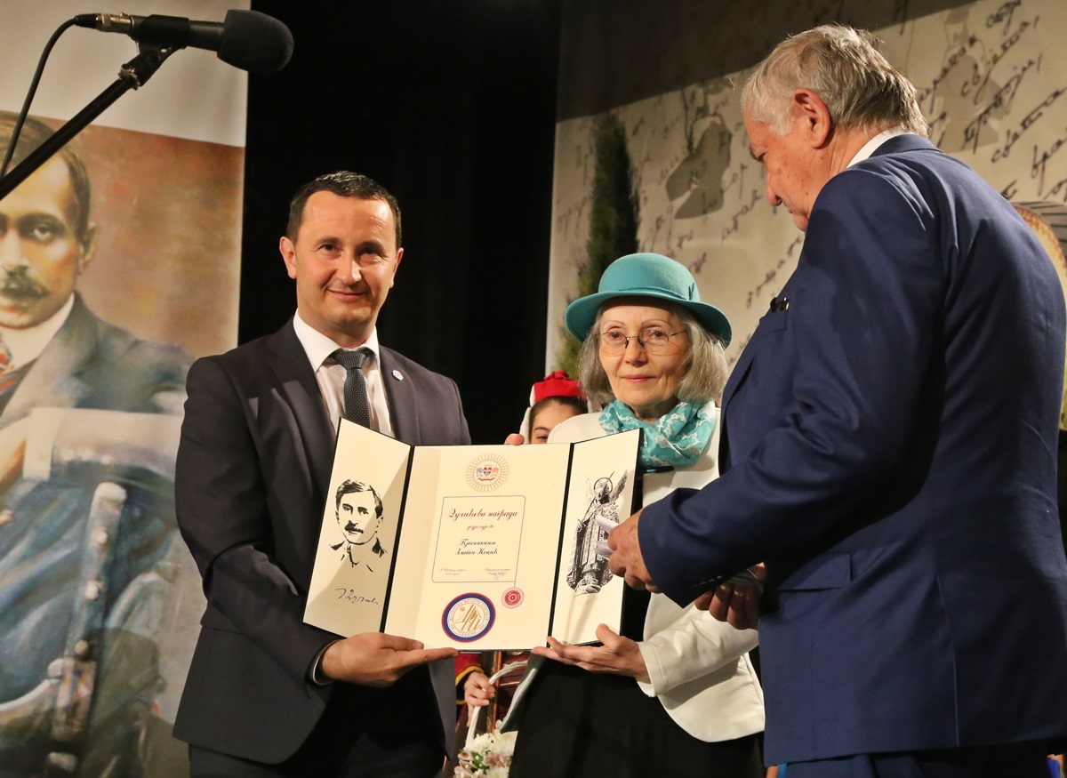 Свечана академија „Код кнеза на балу“: УРУЧЕНА ДУЧИЋЕВА НАГРАДА ПЈЕСНИКИЊИ ЗЛАТИ КОЦИЋ (ФОТО)