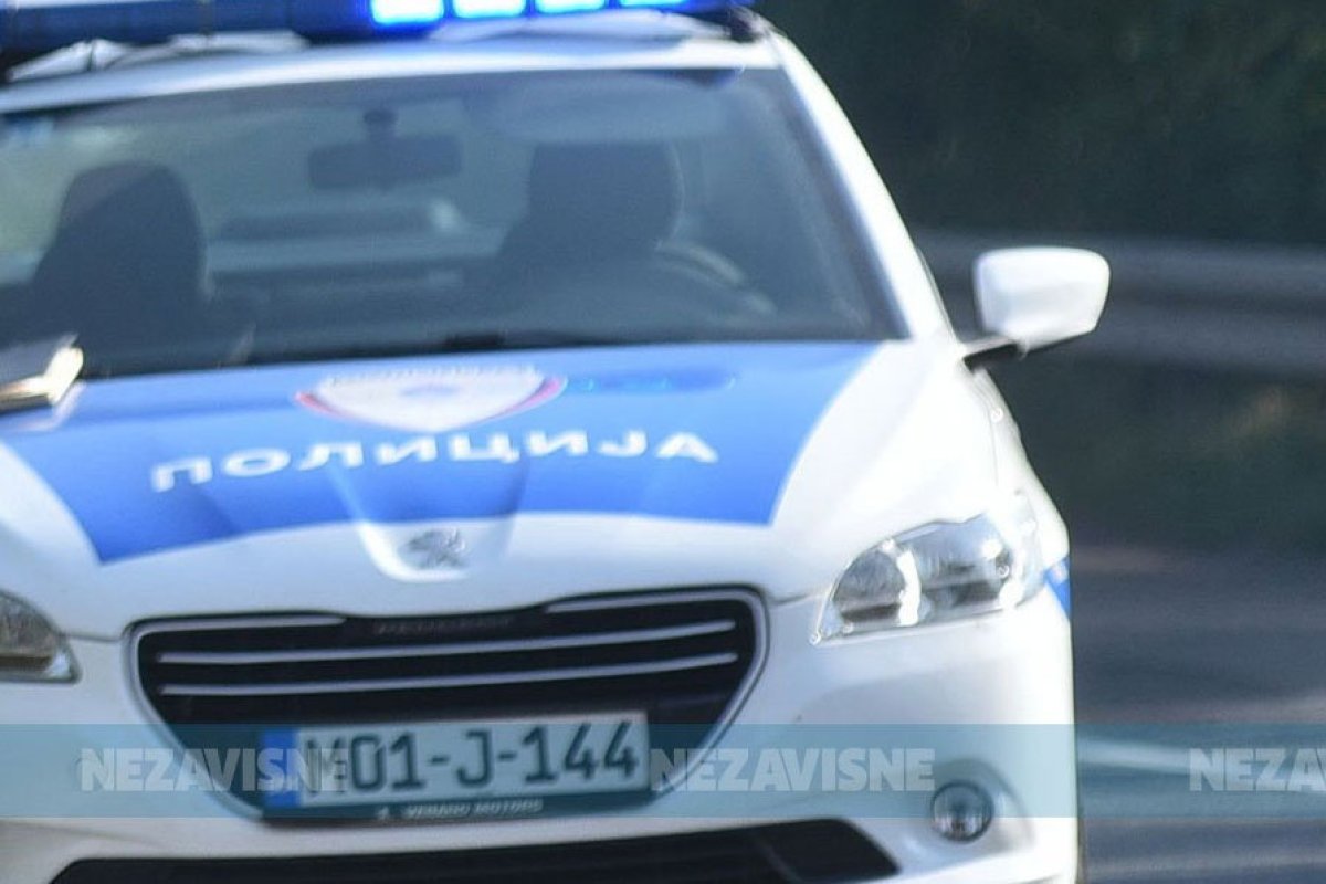 Пјешак погинуо код Гацка, ударила га два аутомобила