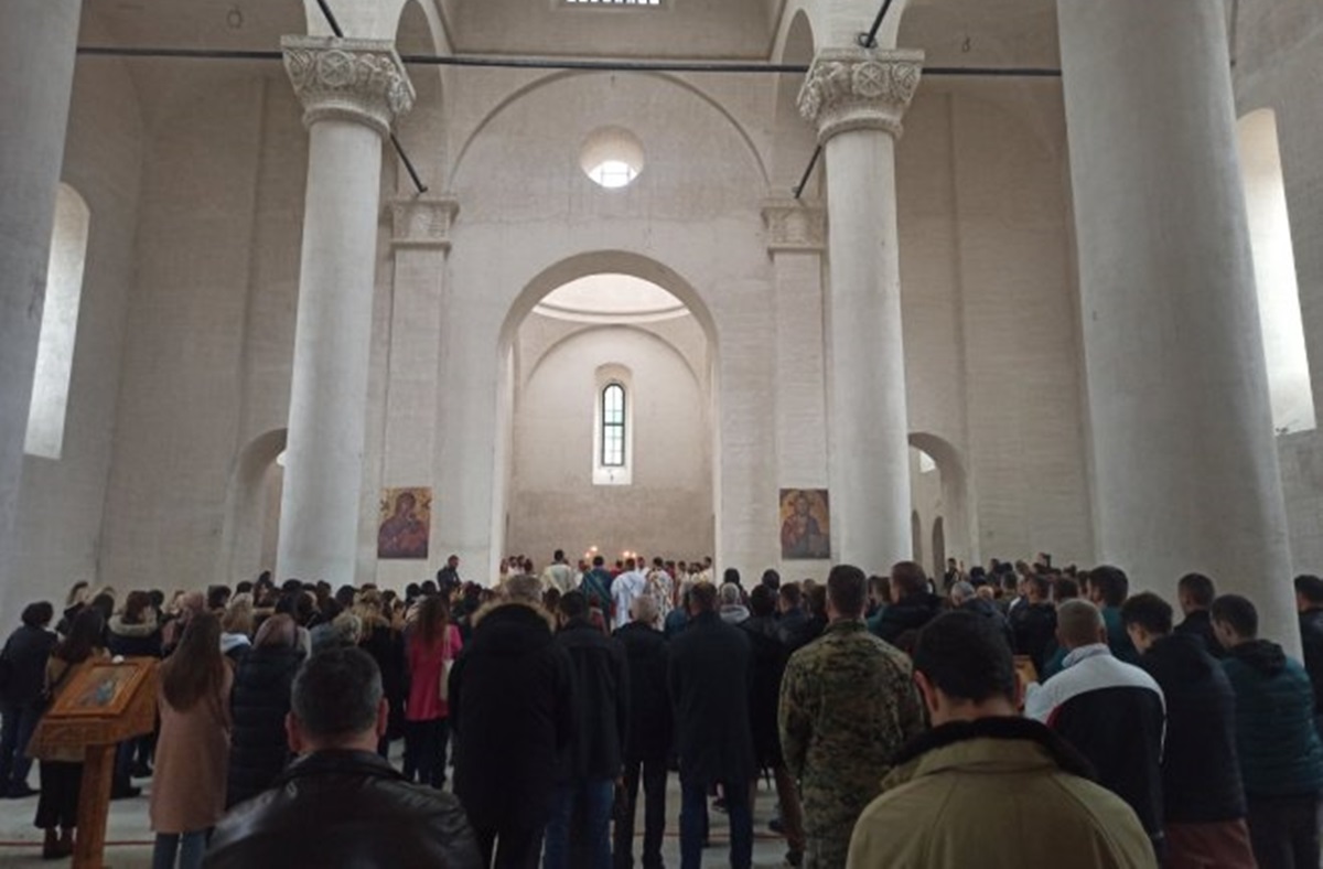 Владика Димитрије: Најважније не губити наду, вјеру и љубав; Служена литургија у Саборном храму у Мостару 