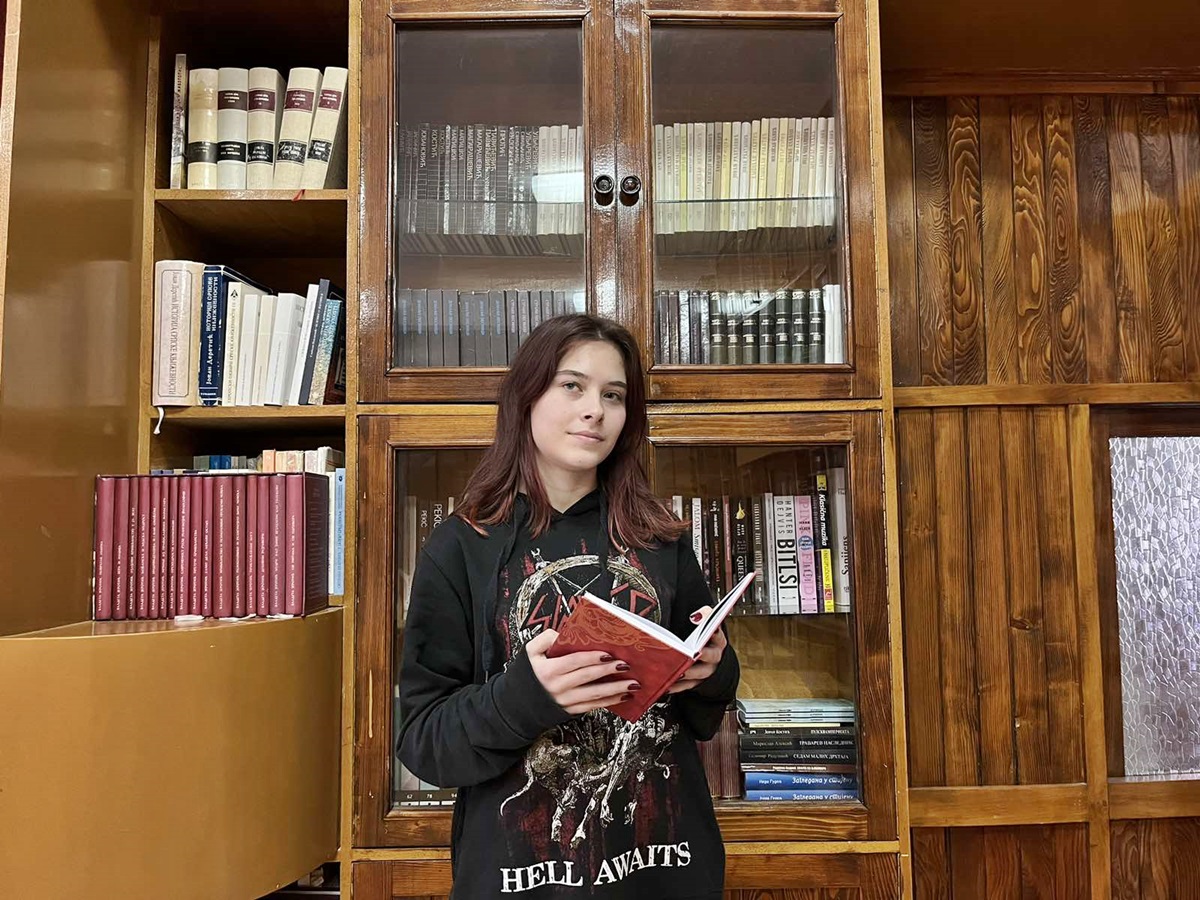 Гимназијалки Анђелини Мариновић трећа награда на конкурсу Црвеног крста РС