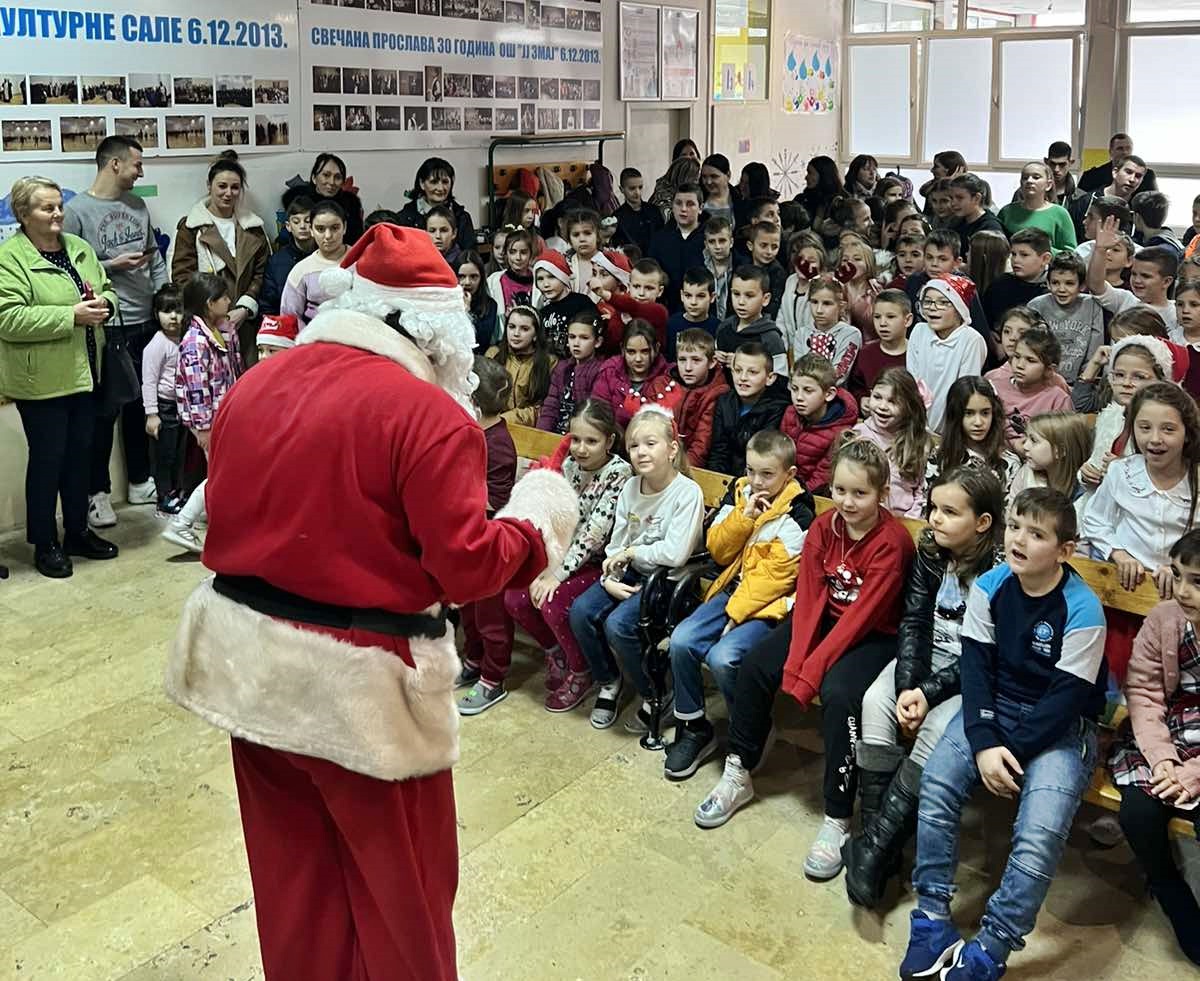 Хуманитарна организација „Дјеца дјеци“: 189 пакетића за ученике основних школа из вишечланих породица и слабијег материјалног положаја