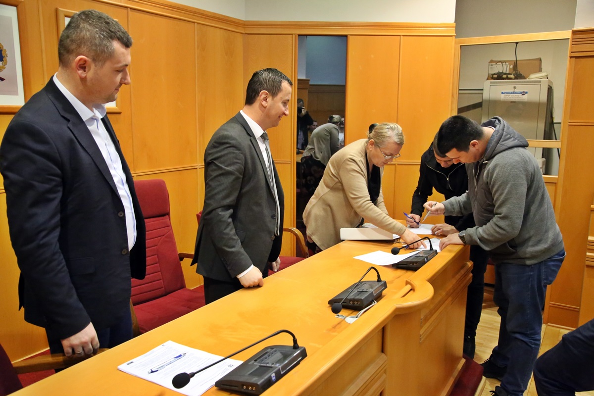 IMG_5922_resized_20221230_111023599.JPG (261 KB)