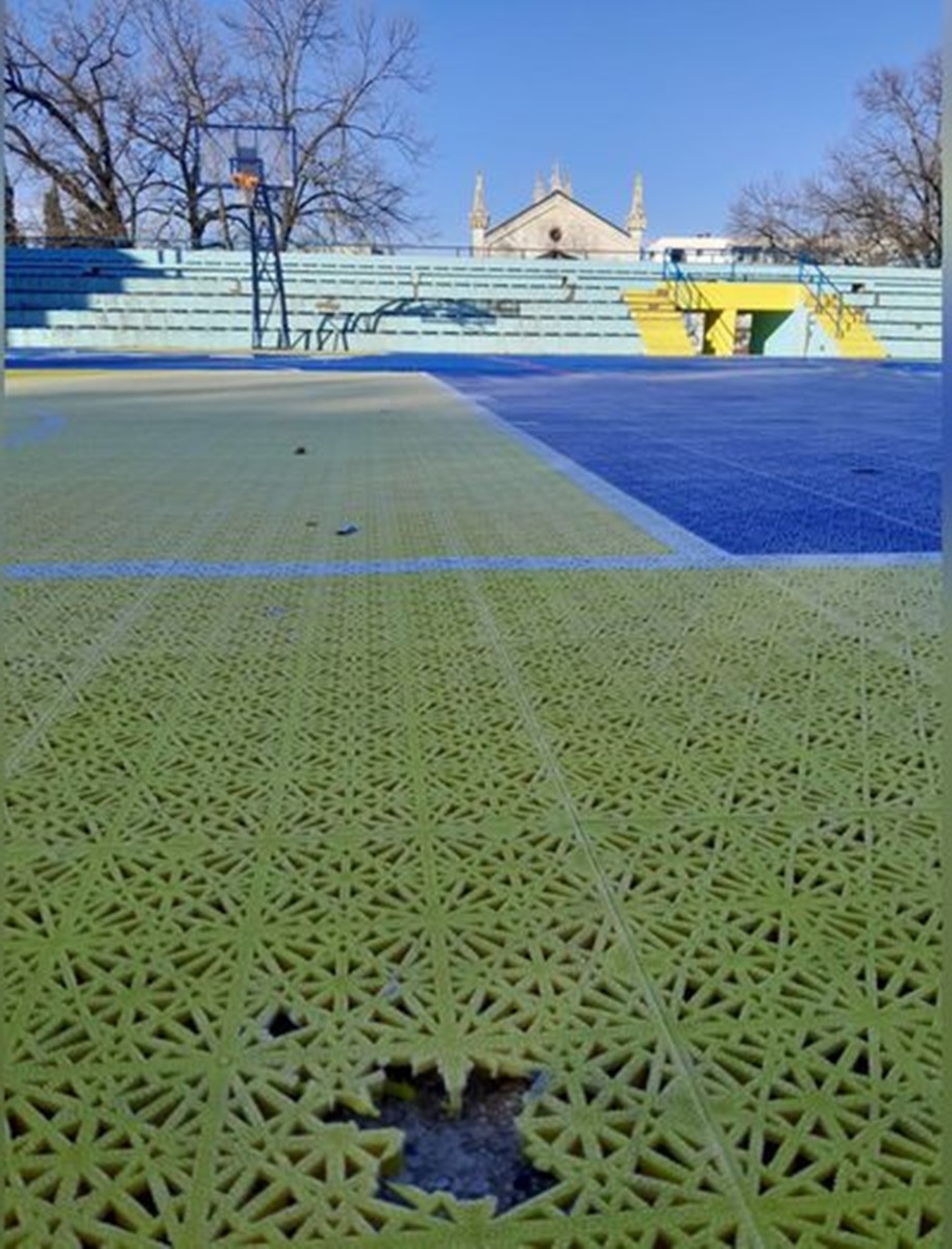 Дјеца петардама направила велику штету на спортском терену „Тијана Бошковић“