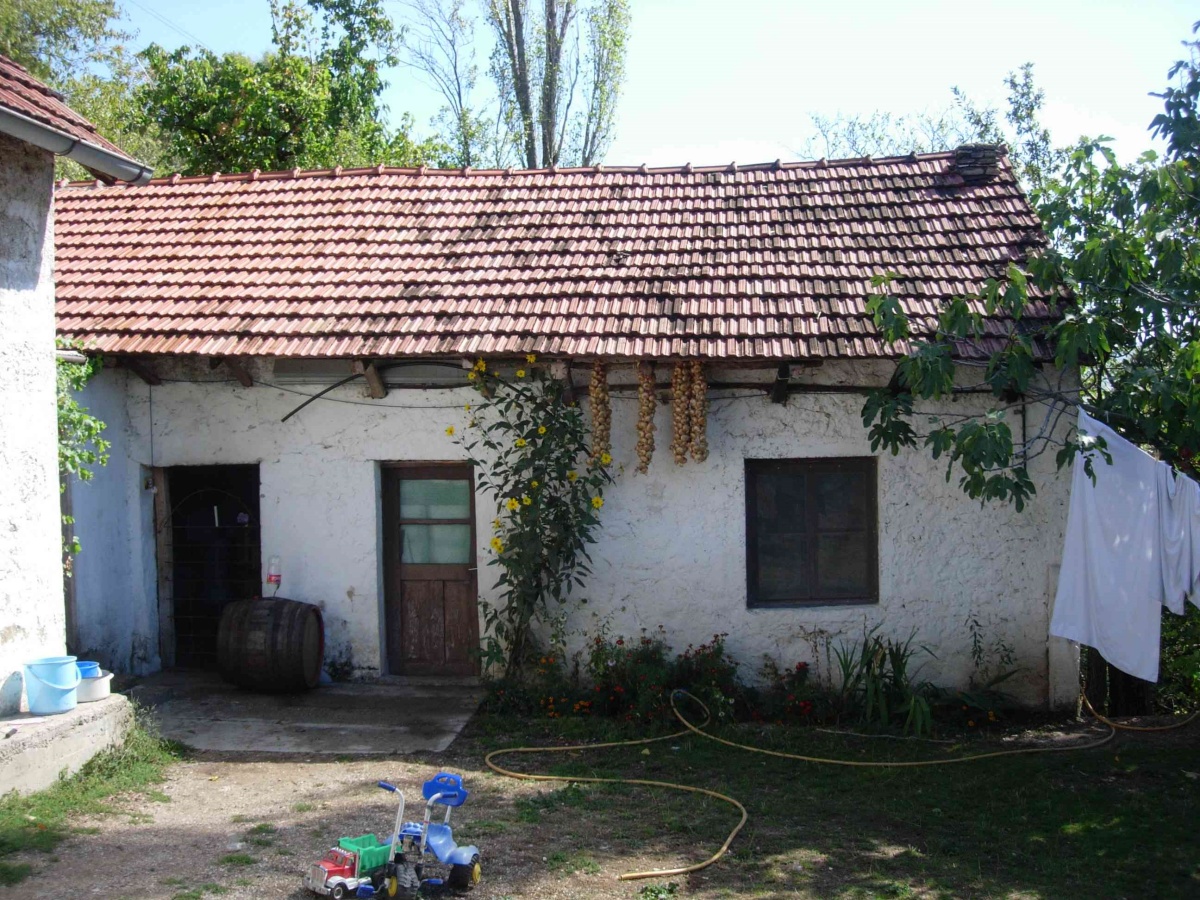 U berkovickom selu Potkom - rodna kuca cuvenog Foto Gojka.jpg (502 KB)