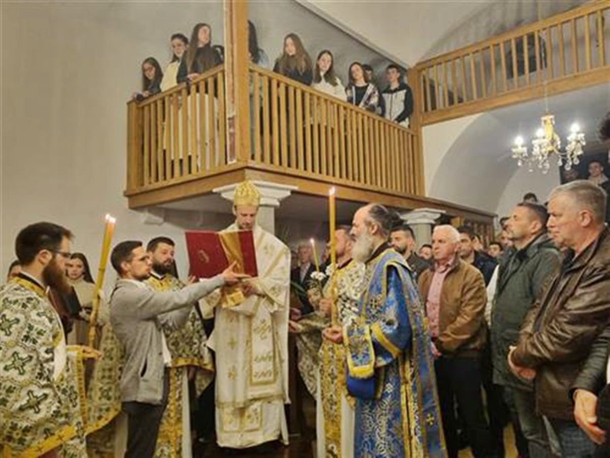 Владика Димитрије у Мостару: Људи да рашире срца и приме у њега Христа