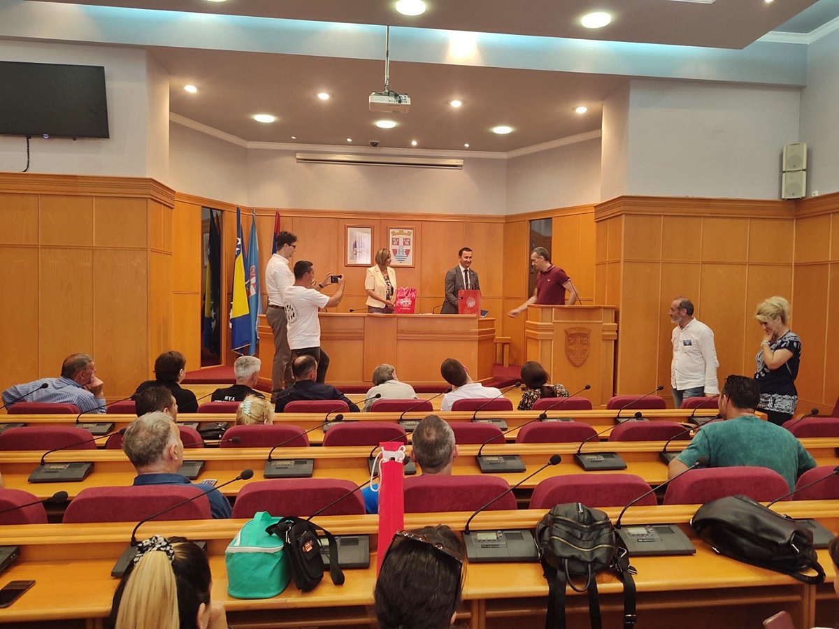 Представници Међународног фестивала ветерана фолклора на пријему код градоначелника