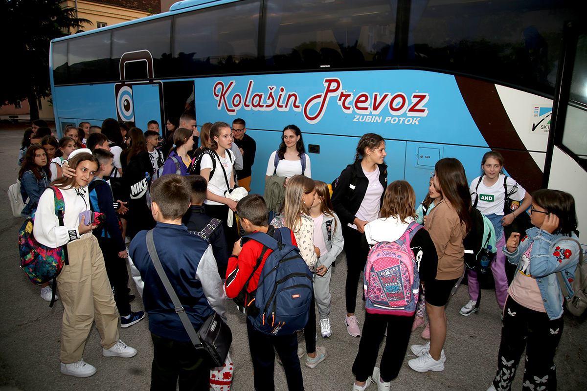 Djeca sa Kosova.jpg (940 KB)