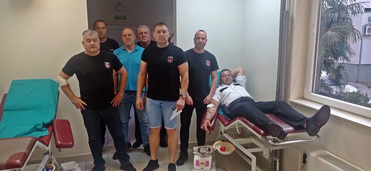 Радници „Sector security“ даровали крв