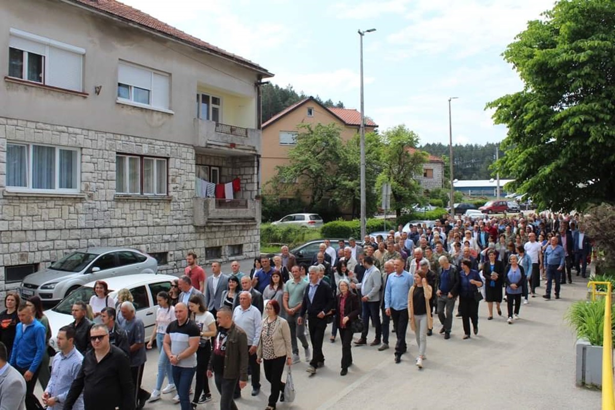 Krsna slava nevesinje1.jpg (302 KB)