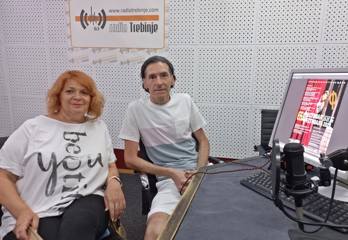 Тема јутра: Глумци из Црвенке - Нераздвојива љубав према „Фестивалу фестивала“ и према Требињу (АУДИО)