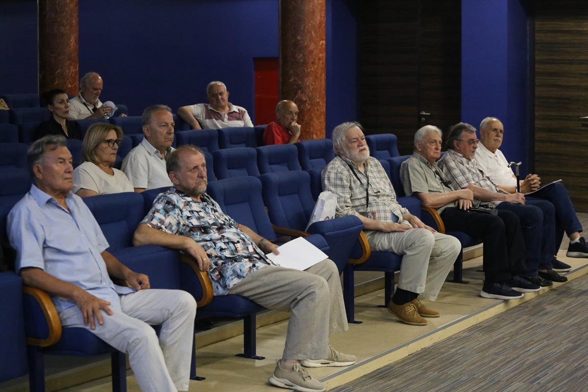 IMG_7920.JPG (254 KB)