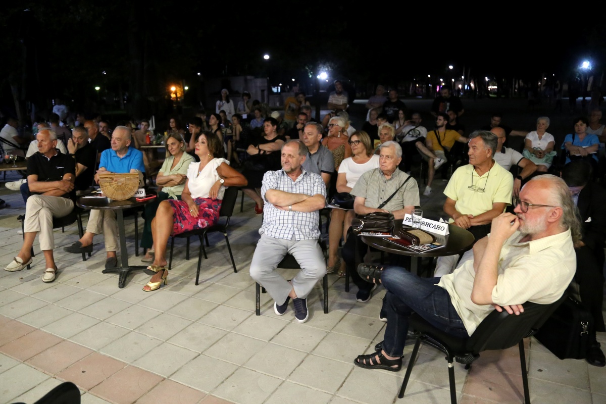 Okrugli sto Kokoska.jpg (285 KB)