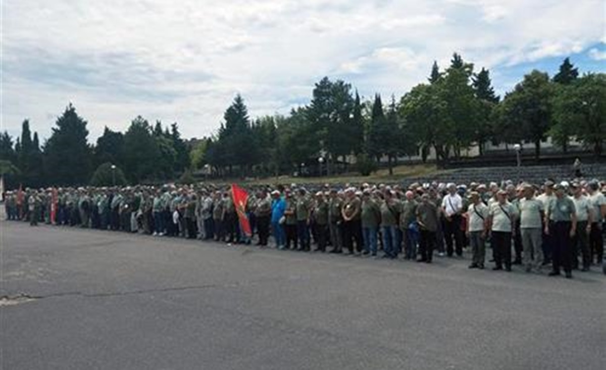 Око 500 бивших питомаца ШРОП-а свечано дочекани у Билећи