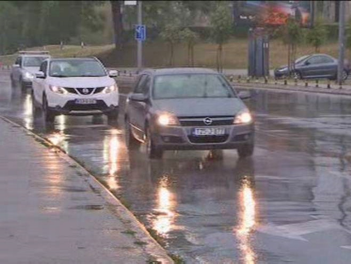 Коловози претежно мокри, у Херцеговини могући одрони