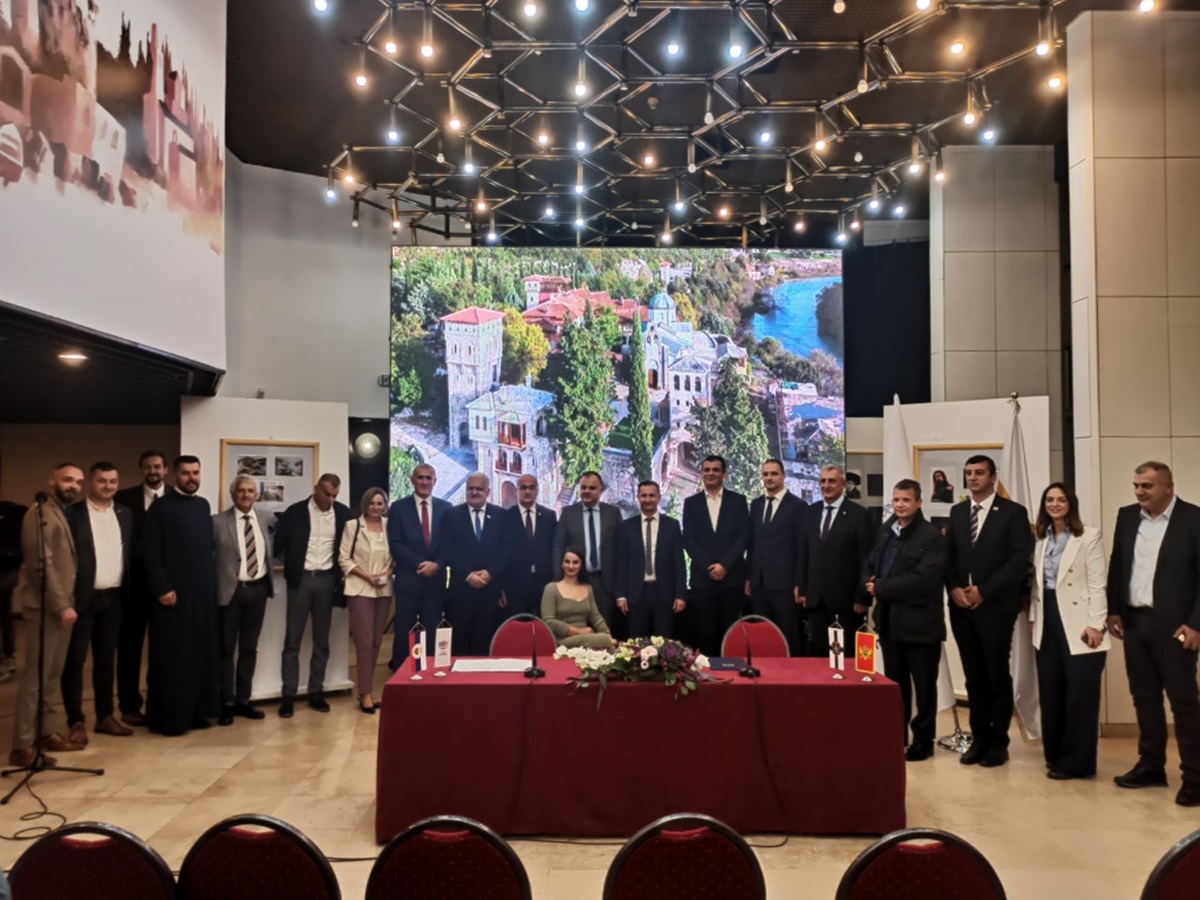 IMG-5f817f7eab34b5299e0245fe4a73c0f5-V.jpg (280 KB)