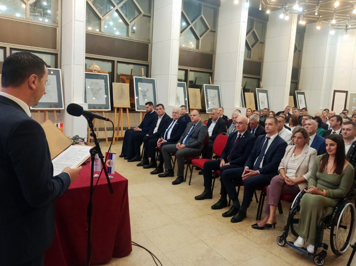 IMG-90e37024e6e7fa32f8f28cac9a78f98f-V.jpg (276 KB)