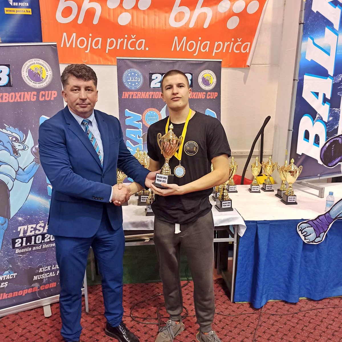 IMG-ac497612f5281307a2ec47b656a91deb-V.jpg (503 KB)