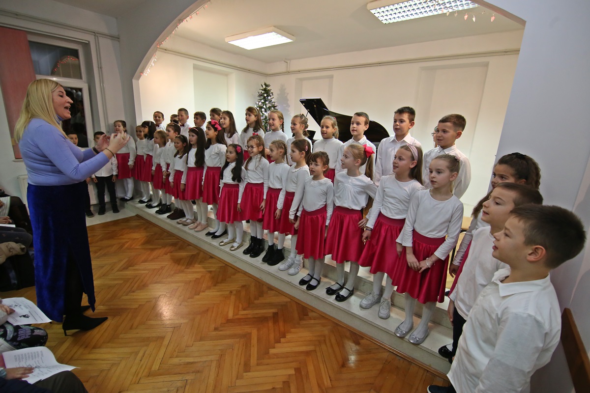 Priređen Nikoljdanski koncert najmlađih učenika Muzičke škole