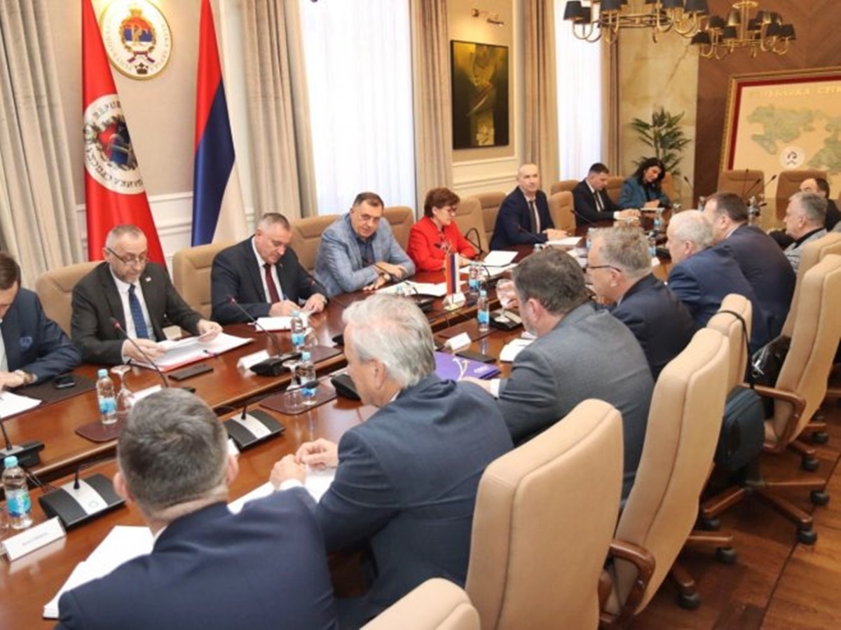 Dodik nakon sastanka sa privrednicima: Ostaje najniža plata od 900 KM