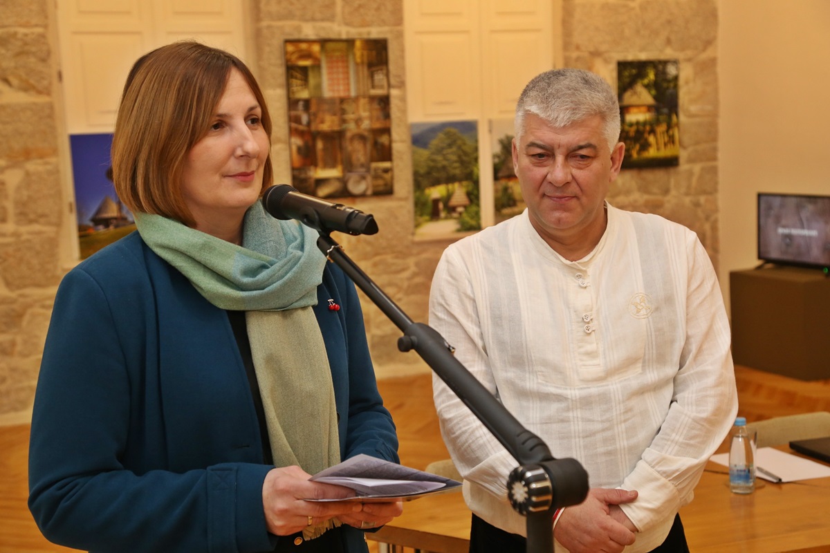 Отворена изложба фотографија „Цркве брвнаре – чувари традиције Станка Костића