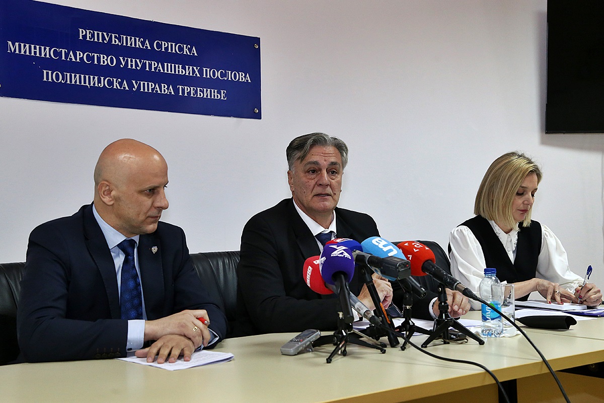 Press policija ministar.jpg (270 KB)