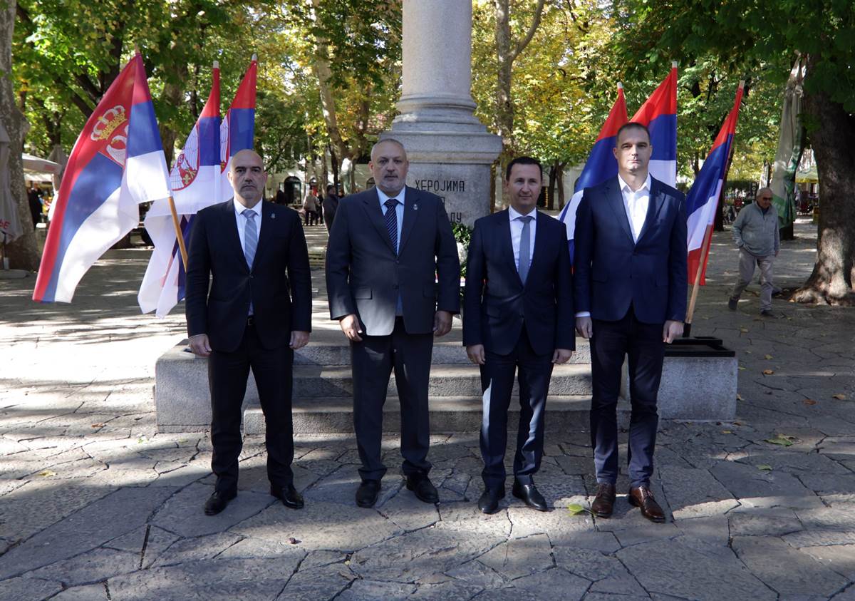Положено цвијеће на Споменик херојима Првог Свјетског рата