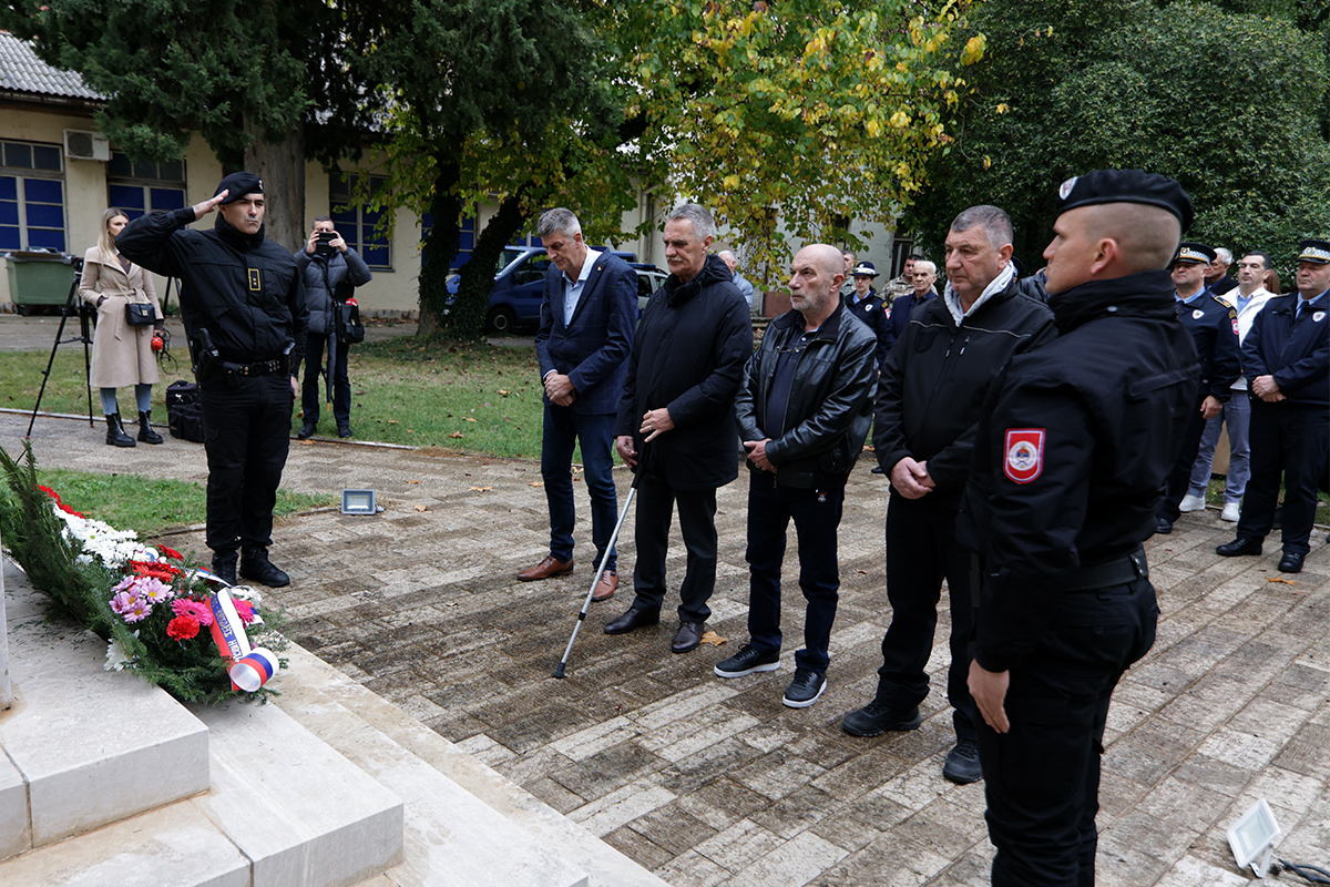 Pu Slava 4.jpg (1.07 MB)