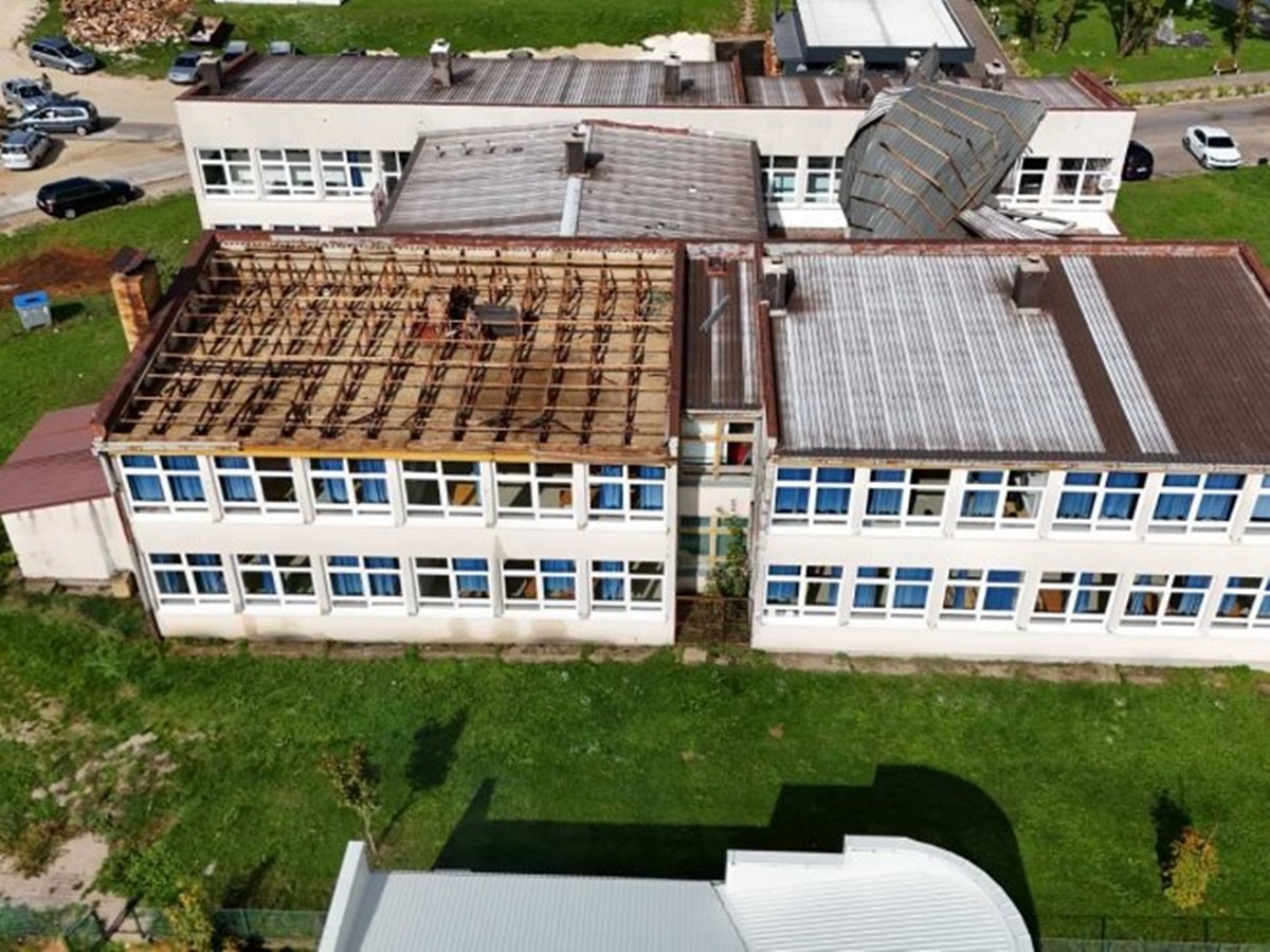 Невријеме уништило кров на невесињској Гимназији