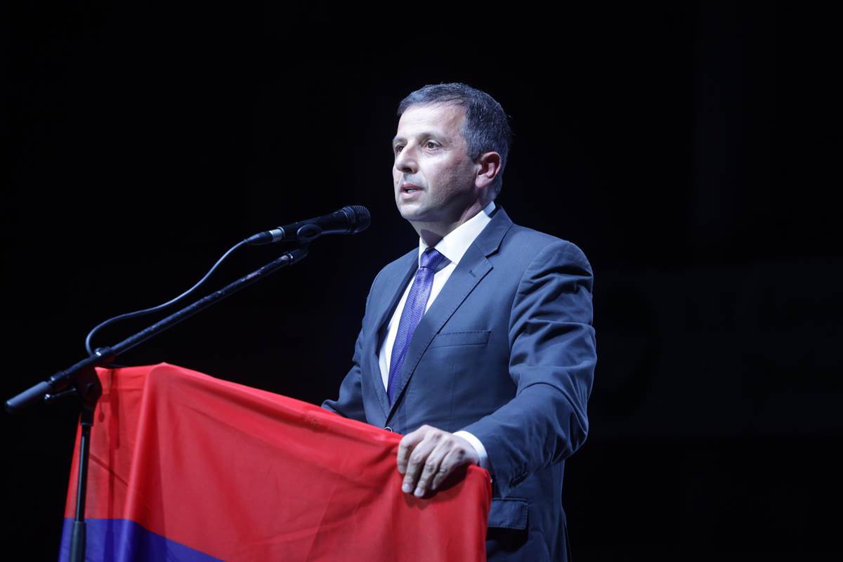 J32A9936.JPG (79 KB)