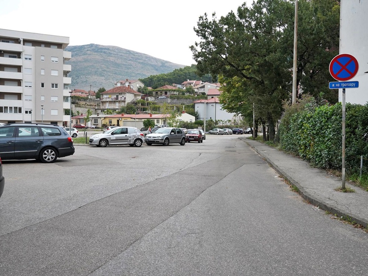 DSC08335-min.jpg (439 KB)