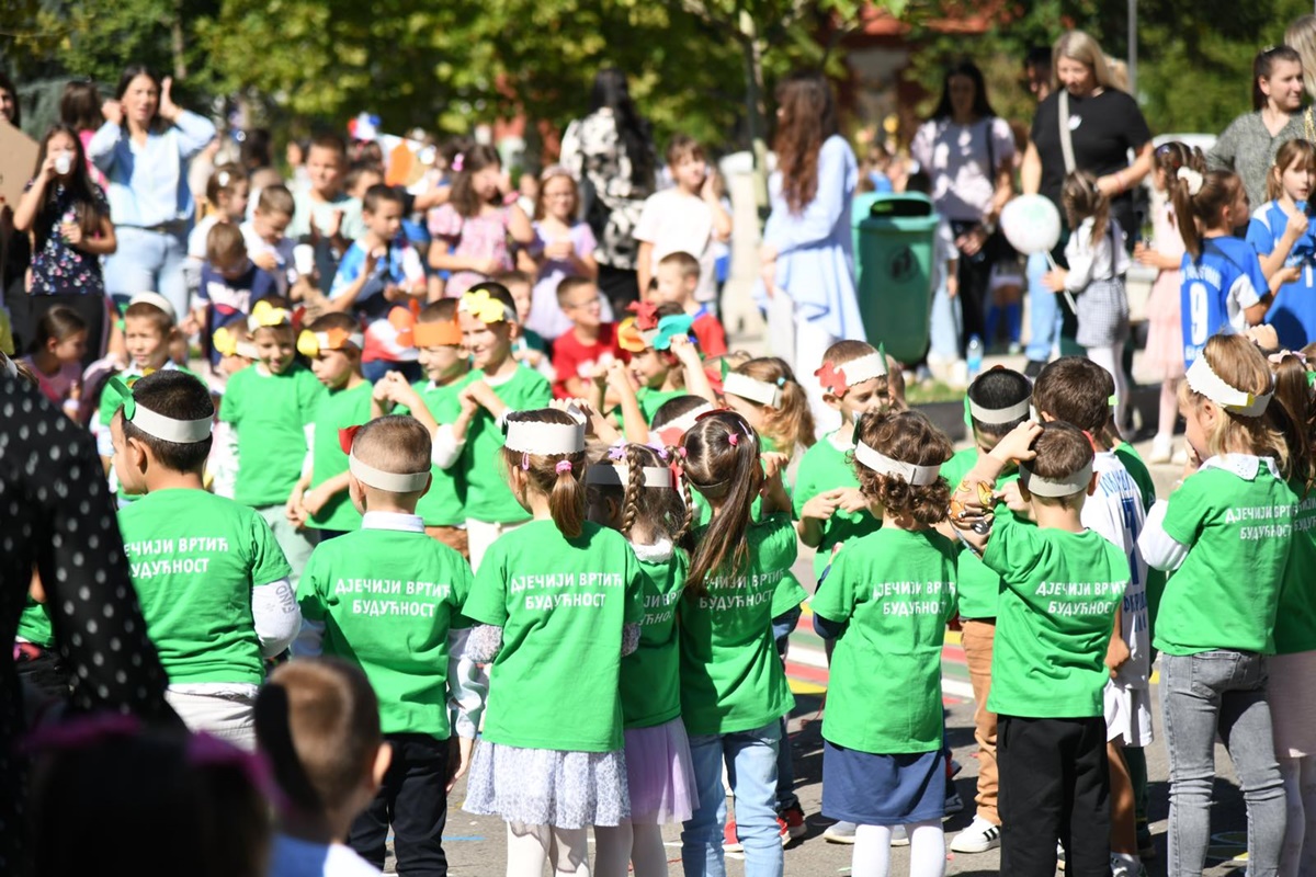 IMG-3d889a772a856853f70cd95ce9a1d0c4-V.jpg (377 KB)