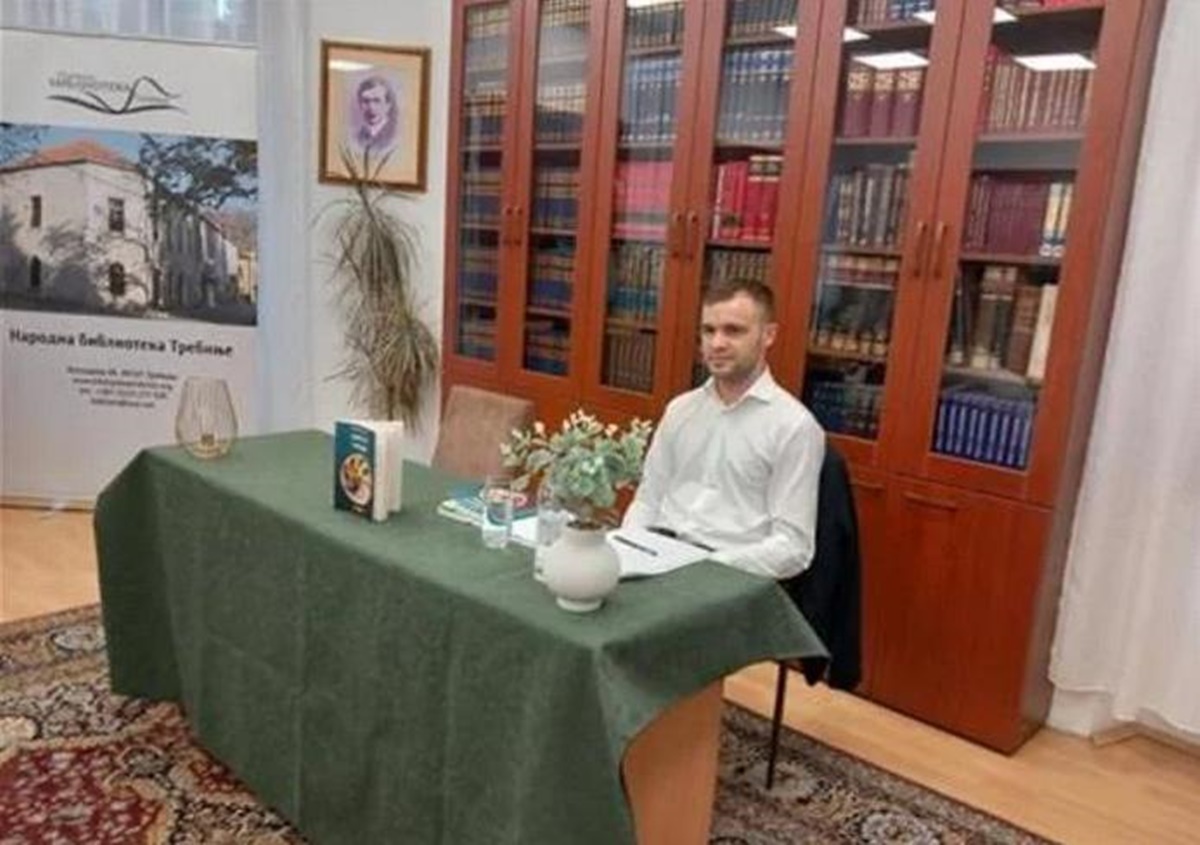 Млади београдски пјесник одушевио посјетиоце у требињској библиотеци