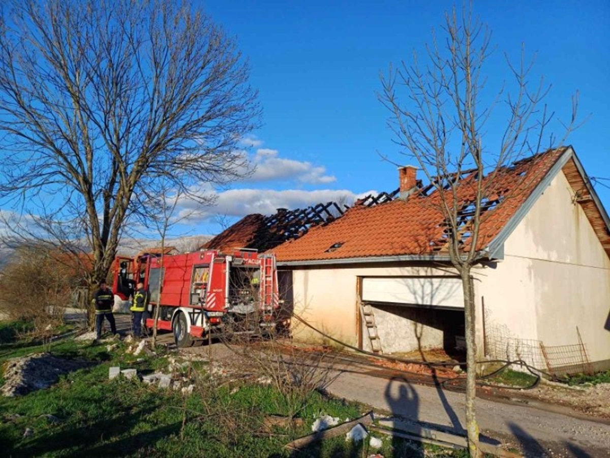 На кући у Хруштима избио пожар, нема повријеђених
