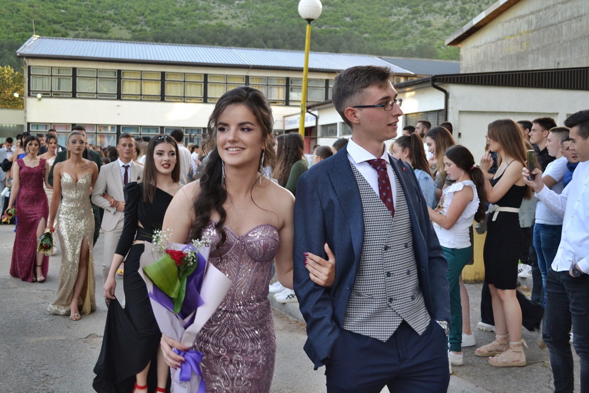 Матурантски дефиле под Радовињом