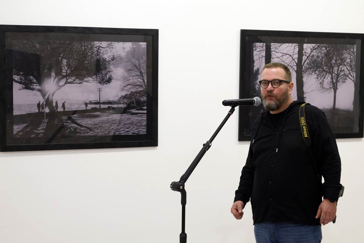 Отворена изложбa фотографија ,,Сумрак