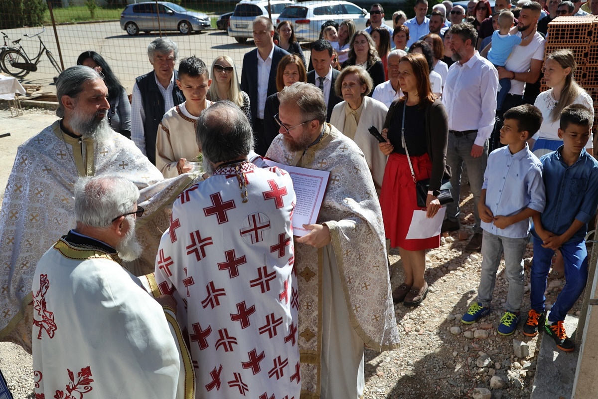Proslavljena prva krsna slava u hramu u izgradnji