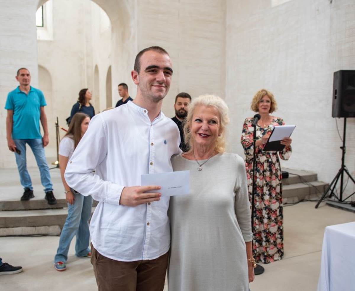 prosvjeta stipednija 8.jpg (93 KB)