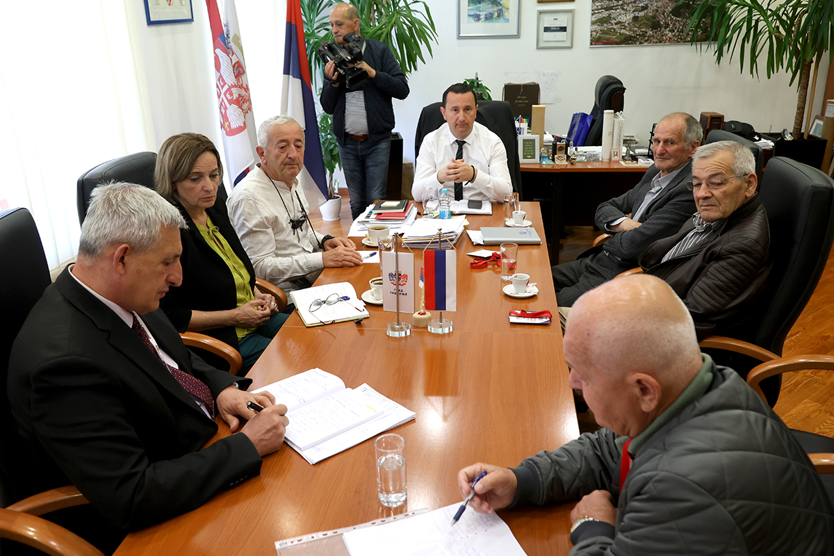 Градоначелник Требиња са представницима требињских удружења пензионера- Од понедјељка подјела пакета за пензионере