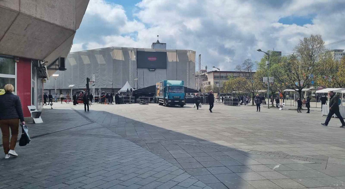 „Српска те зове“ – У Бањалуци велики народни митинг због резолуције о Сребреници